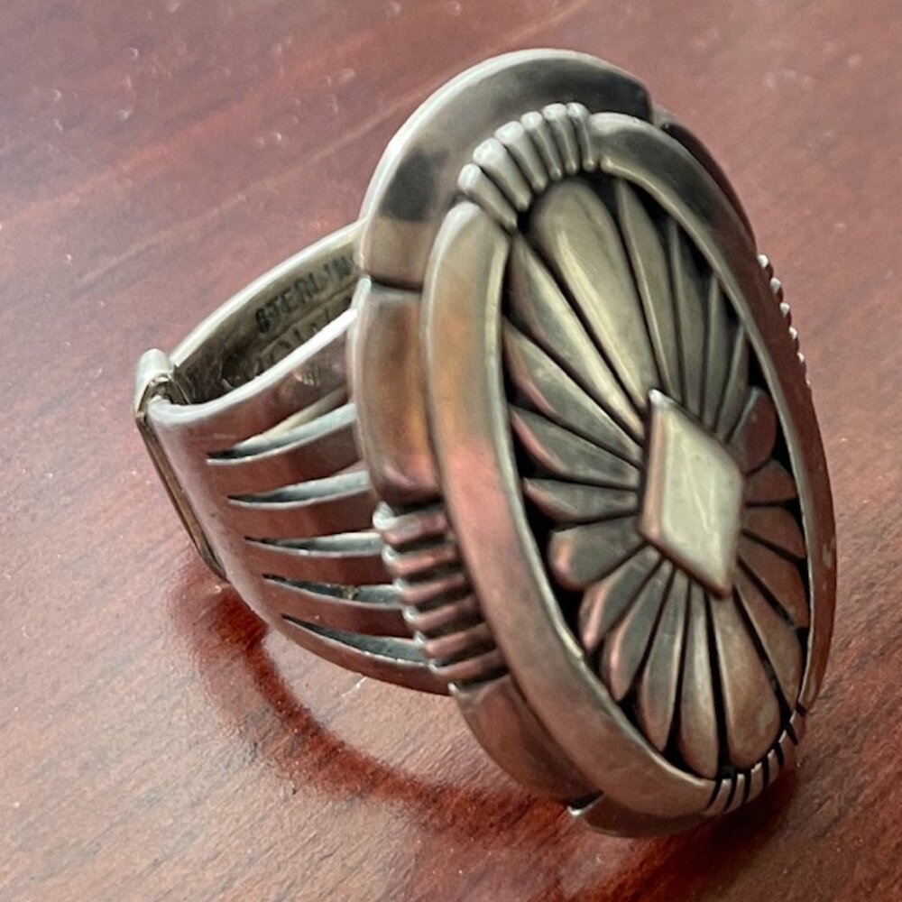 Sterling Navajo ring signed by acclaimed silversmith - Picture 3 of 5